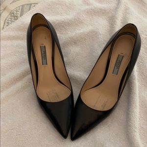 Prada Saffiano textured Black leather pumps